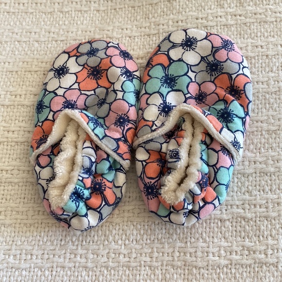 Newborn baby booties shoes - Picture 4 of 7